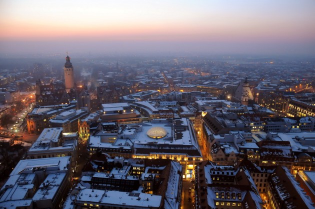 Kälte in Leipzig bis zu minus 18 grad erreichen die Sibirischen Temperaturen die Messestadt. Winterwetter am abend des 6.2.2012 in Leipzig City